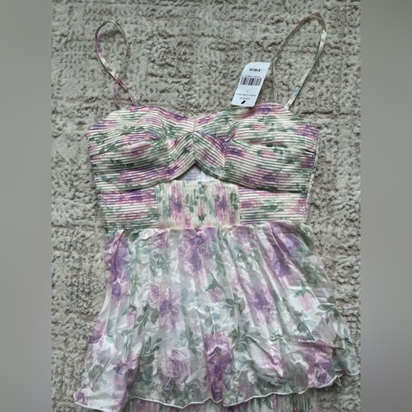 ASTR | The Emmi Printed Pleated Tiered Maxi Dress | White | Small - Picture 6 of 6